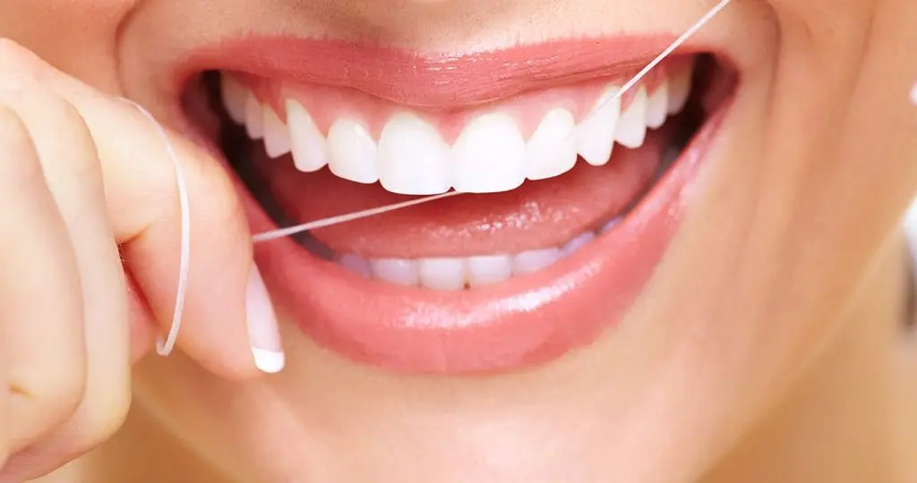 hilo dental - Clínica Bajo ¿Cómo se utiliza el hilo dental?
