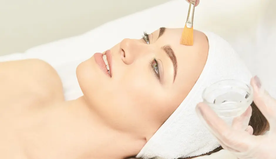 Peeling profesional - Clínica Bajo Peeling profesional, ¿cómo y cuándo hacérselo?