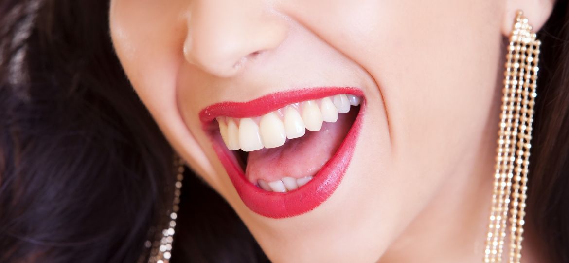 ¿Qué es la periimplantitis y cómo podemos tratarla?